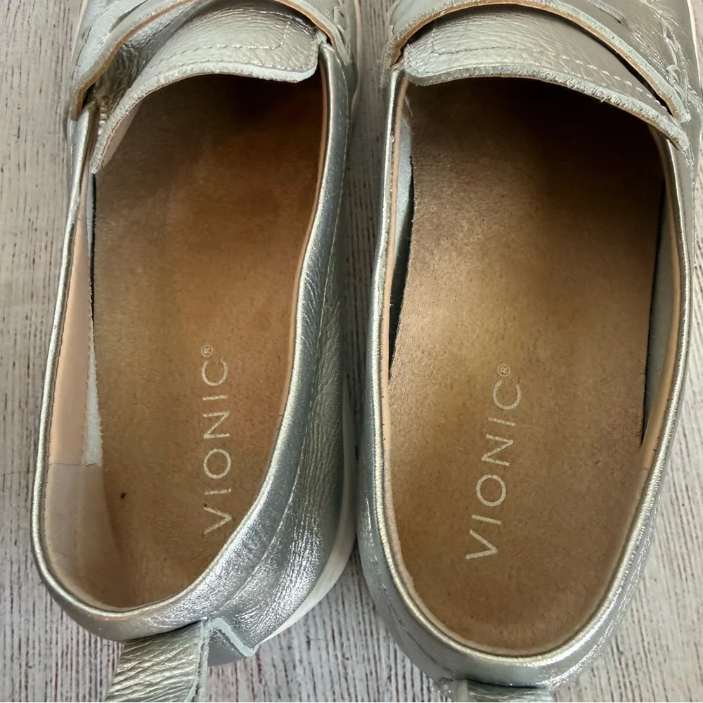 VIONIC Uptown Silver Metallic Loafers Shoes 8.5